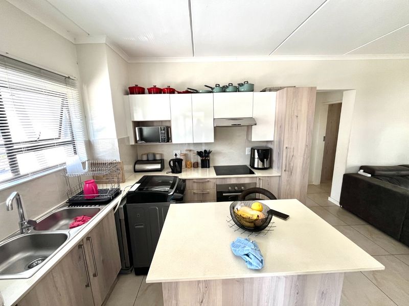 Two bed & 1bath Apartnment/ Flat  for rent in Randpark Ridge, Secure  us Now! - Photo 3