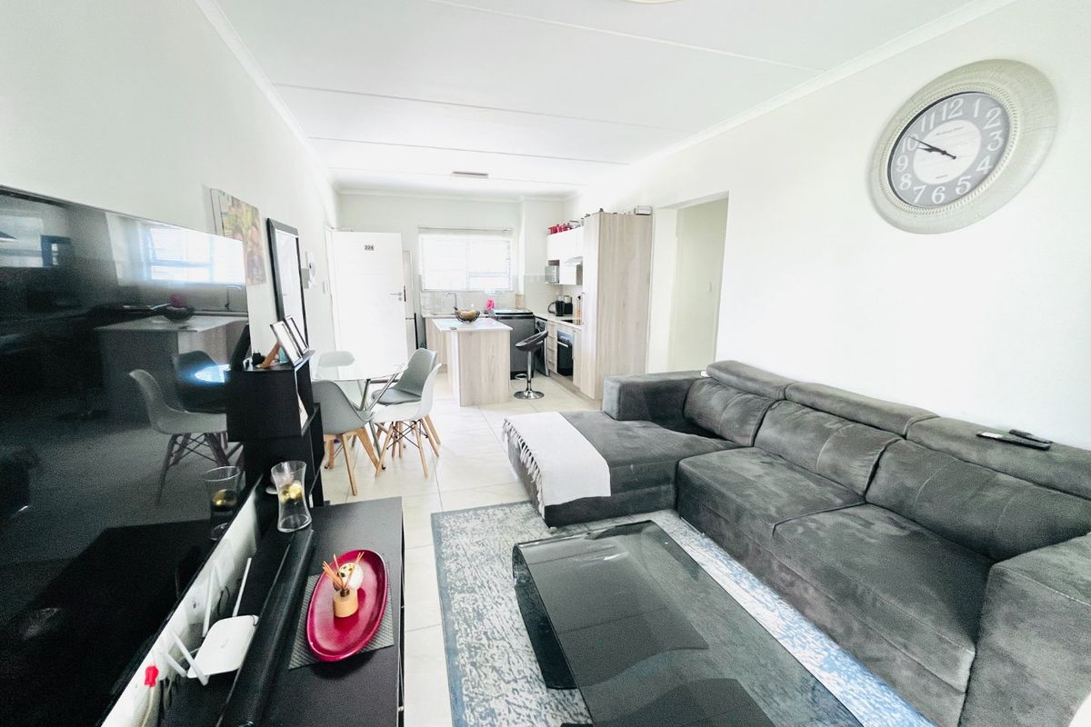 Two bed & 1bath Apartnment/ Flat  for rent in Randpark Ridge, Secure  us Now! - Photo 5