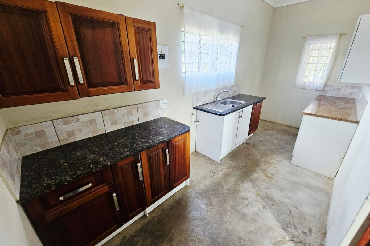 A Lovely 3 Bed 1 Bath Cottage for rent in Laezonia  - Photo 3