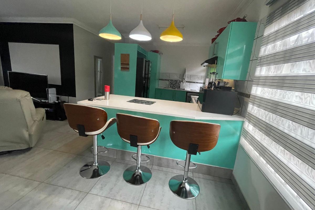 4 bedroom House for Sale - Photo 3