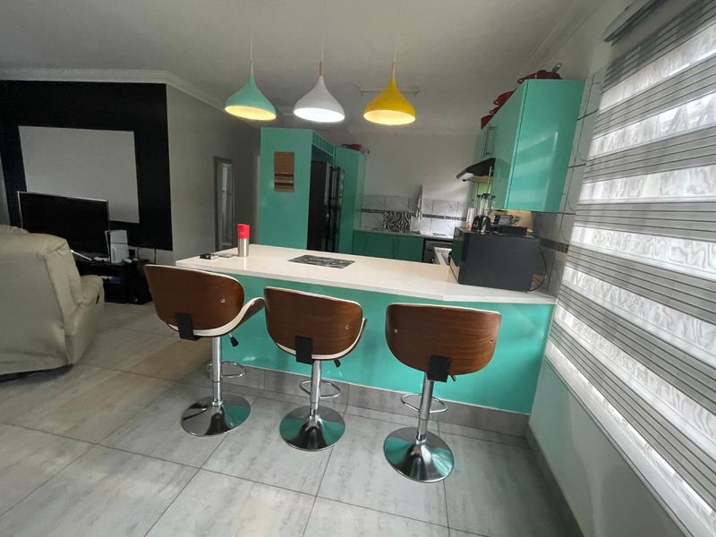 4 bedroom House for Sale - Photo 3