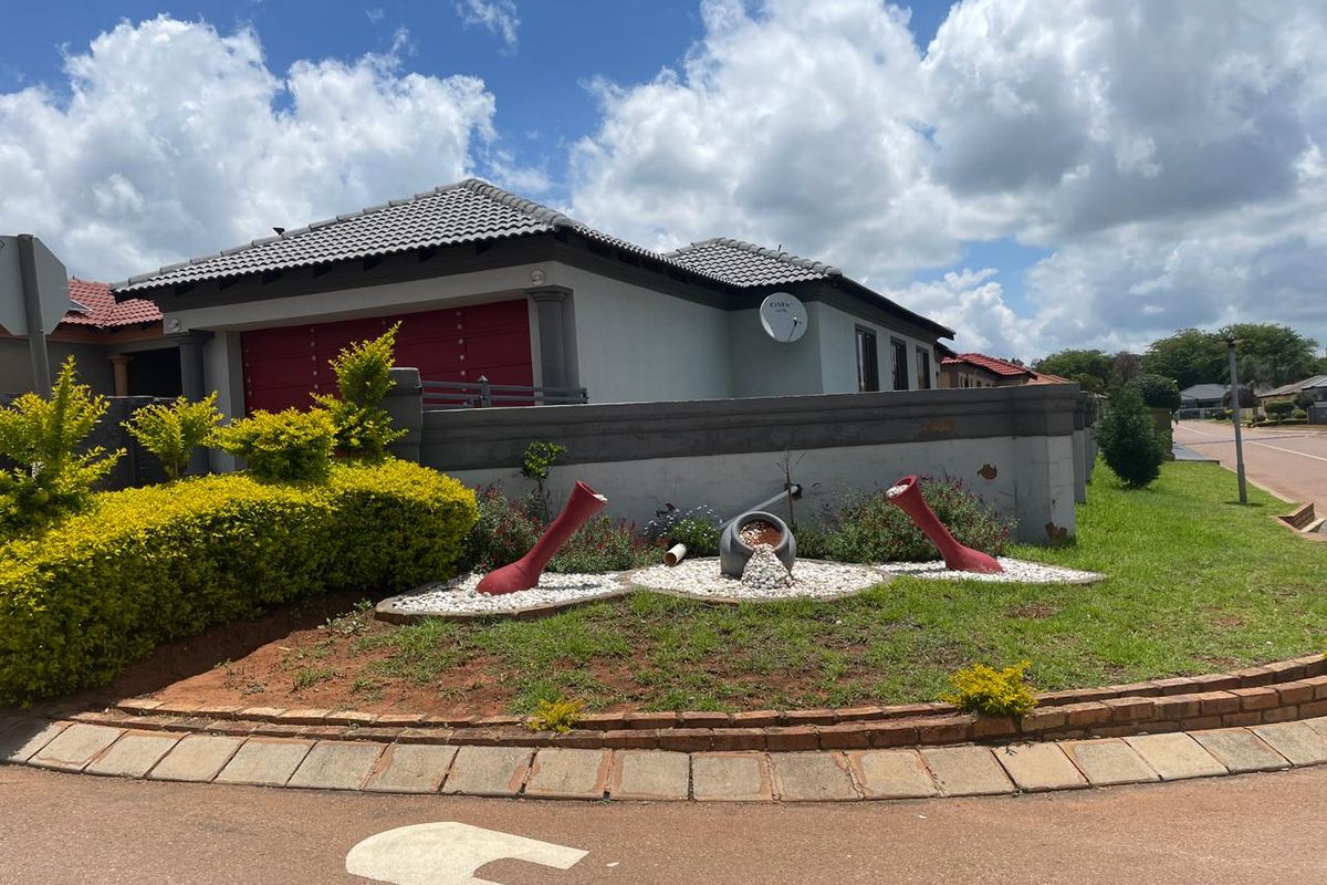 4 bedroom House for Sale - Photo 2