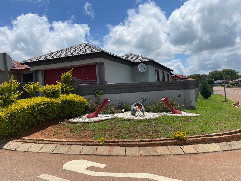 4 bedroom House for Sale - Photo 2