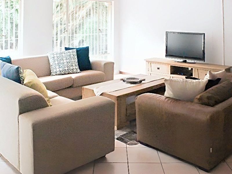 3 Bedroom, 2 Bathroom House to Rent in Fourways - Photo 8