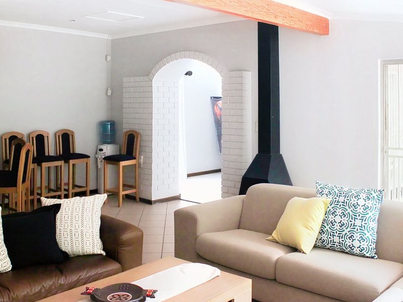 3 Bedroom, 2 Bathroom House to Rent in Fourways - Photo 7