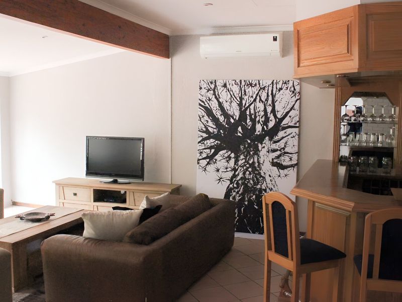 3 Bedroom, 2 Bathroom House to Rent in Fourways - Photo 6