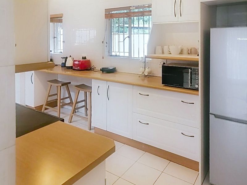 3 Bedroom, 2 Bathroom House to Rent in Fourways - Photo 4