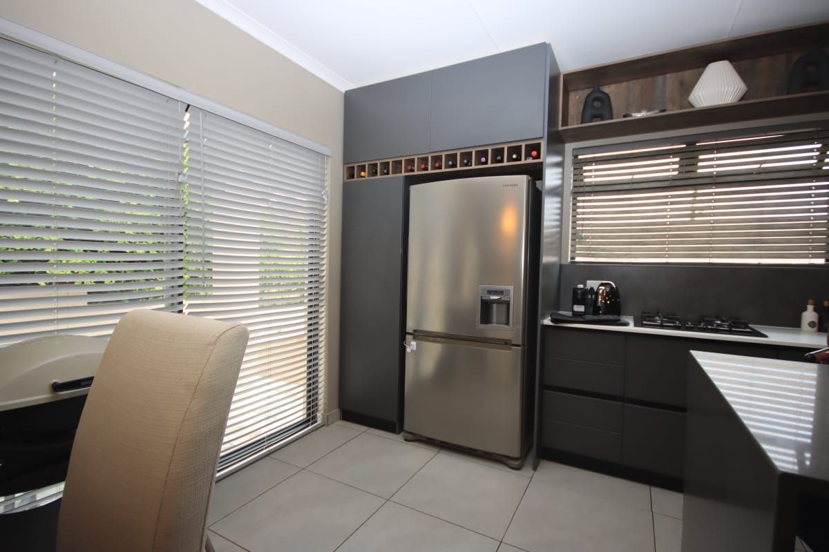 Homely 3 bedroom home in Umlele Heights, Kidds Beach - Photo 3