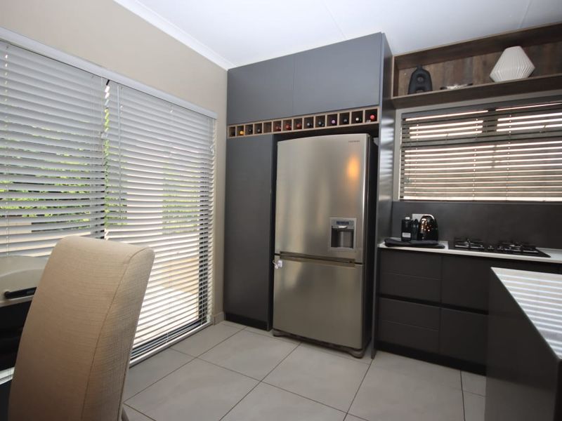 Homely 3 bedroom home in Umlele Heights, Kidds Beach - Photo 3