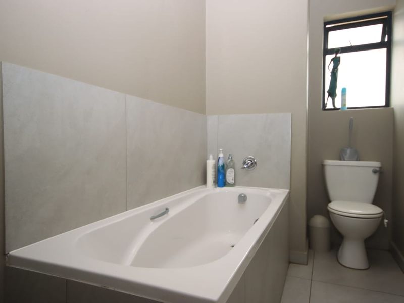 Homely 3 bedroom home in Umlele Heights, Kidds Beach - Photo 9