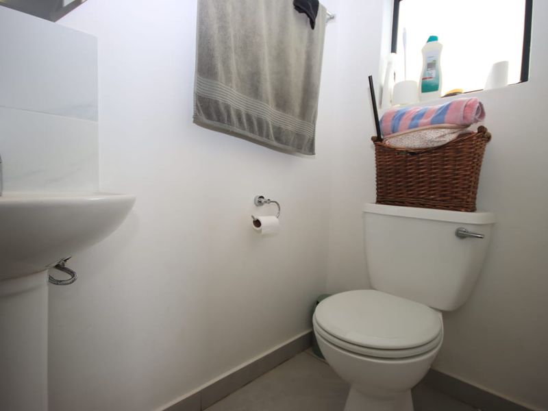 Homely 3 bedroom home in Umlele Heights, Kidds Beach - Photo 10