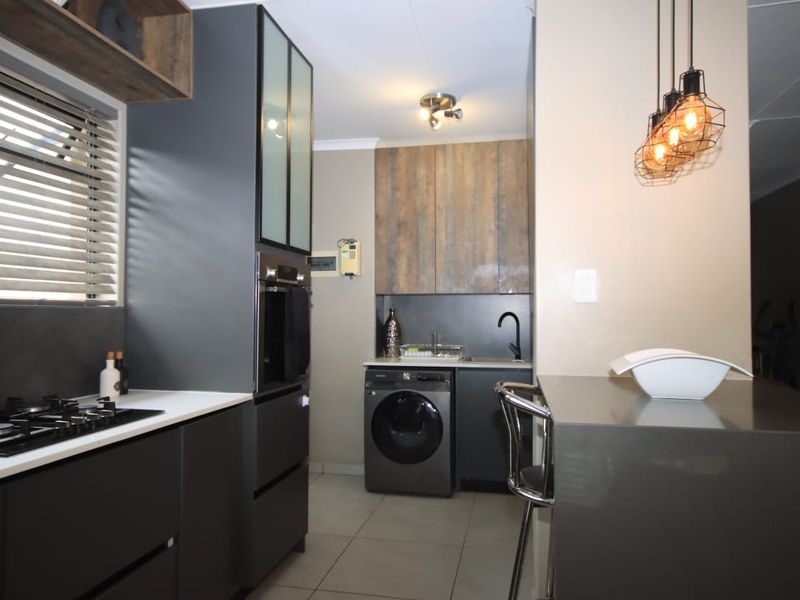 Homely 3 bedroom home in Umlele Heights, Kidds Beach - Photo 8