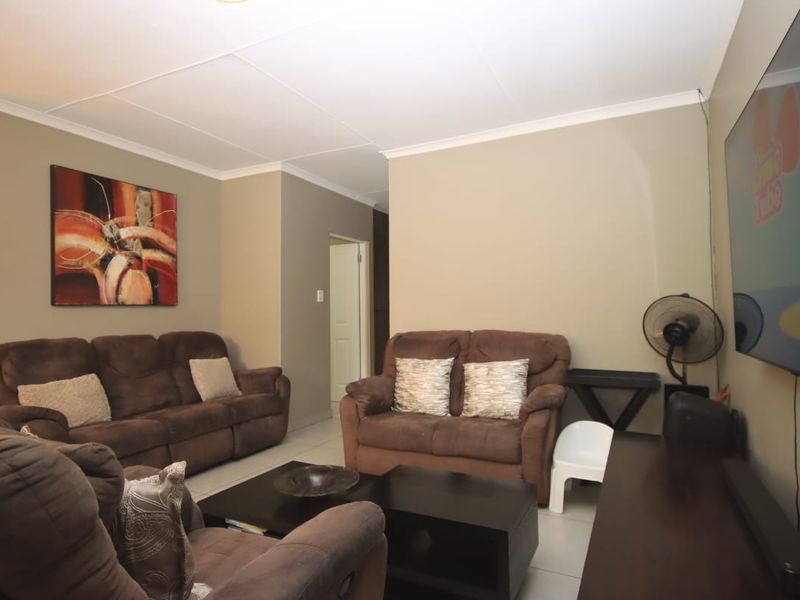 Homely 3 bedroom home in Umlele Heights, Kidds Beach - Photo 5