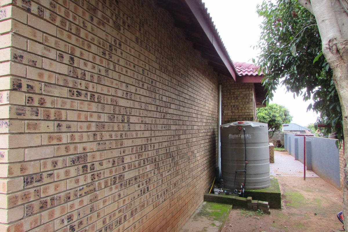 4-Bed, 2.5-Bath Home in Waterkant Estate, White River - Photo 4