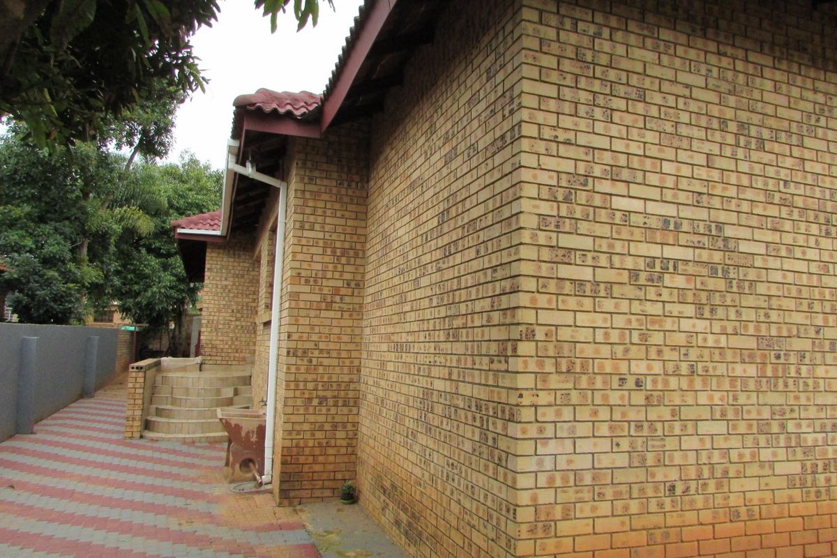 4-Bed, 2.5-Bath Home in Waterkant Estate, White River - Photo 3