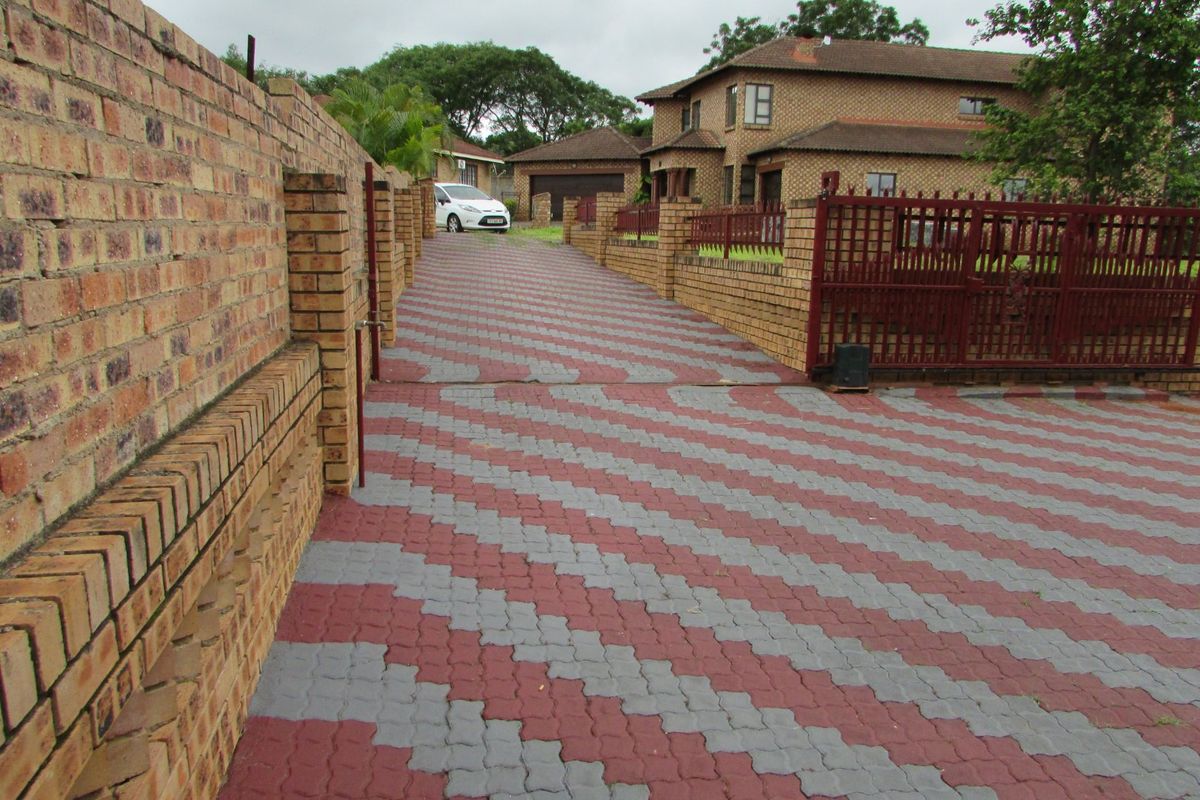 4-Bed, 2.5-Bath Home in Waterkant Estate, White River - Photo 5