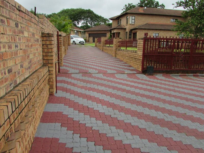 4-Bed, 2.5-Bath Home in Waterkant Estate, White River - Photo 5