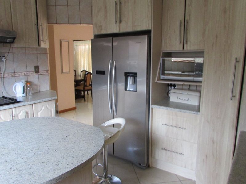 4-Bed, 2.5-Bath Home in Waterkant Estate, White River - Photo 10