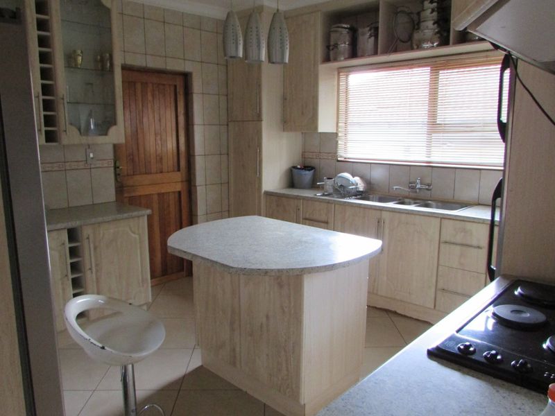 4-Bed, 2.5-Bath Home in Waterkant Estate, White River - Photo 8