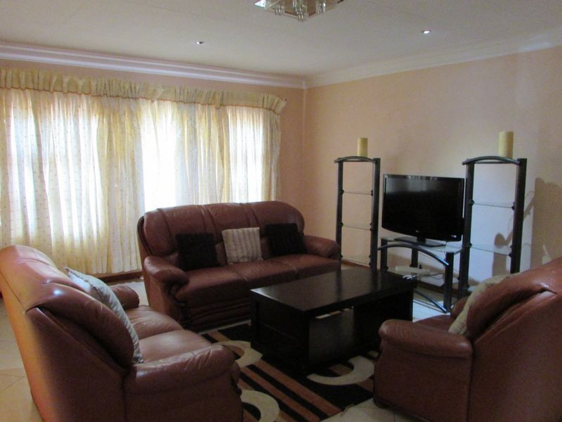4-Bed, 2.5-Bath Home in Waterkant Estate, White River - Photo 6