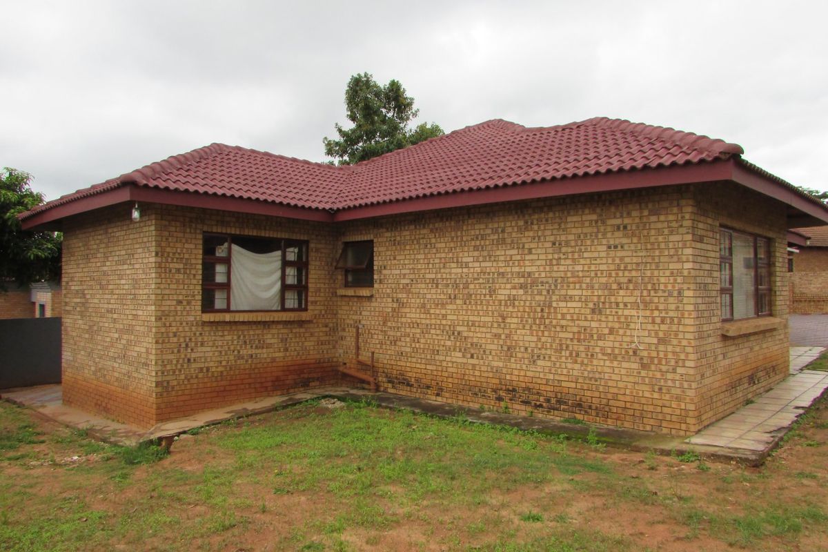 4-Bed, 2.5-Bath Home in Waterkant Estate, White River - Photo 2