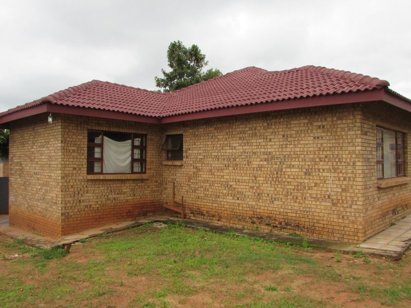 4-Bed, 2.5-Bath Home in Waterkant Estate, White River - Photo 2