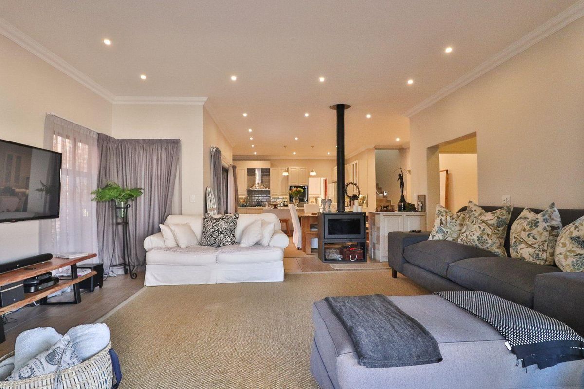 4 BEDROOM CLUSTER FOR RENT IN BEDFORDVIEW - Photo 3