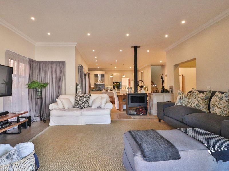 4 BEDROOM CLUSTER FOR RENT IN BEDFORDVIEW - Photo 3