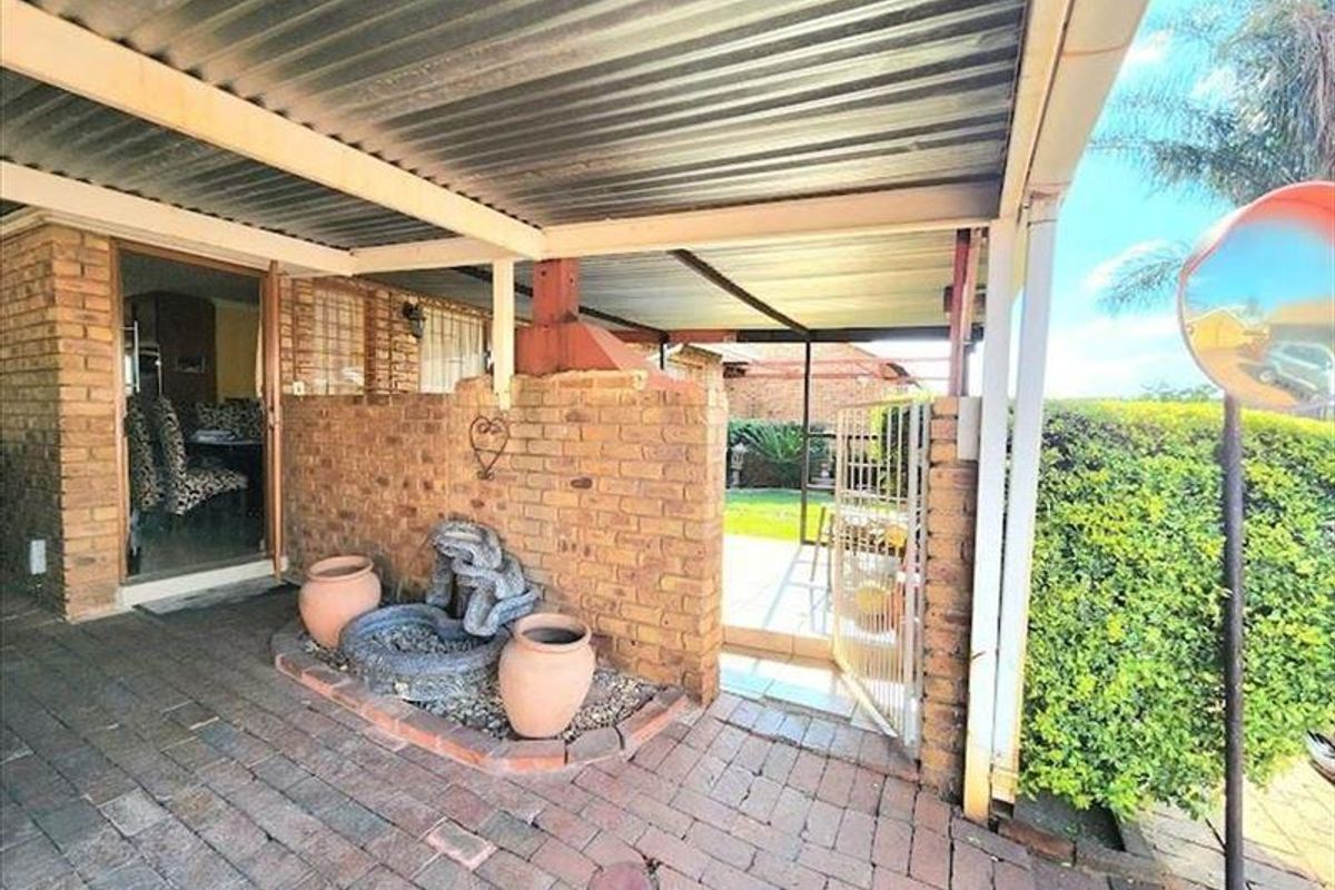 Modern Elegance and Comfort Await in this Family Oasis! - Photo 2