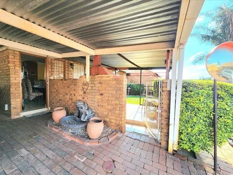 Modern Elegance and Comfort Await in this Family Oasis! - Photo 2