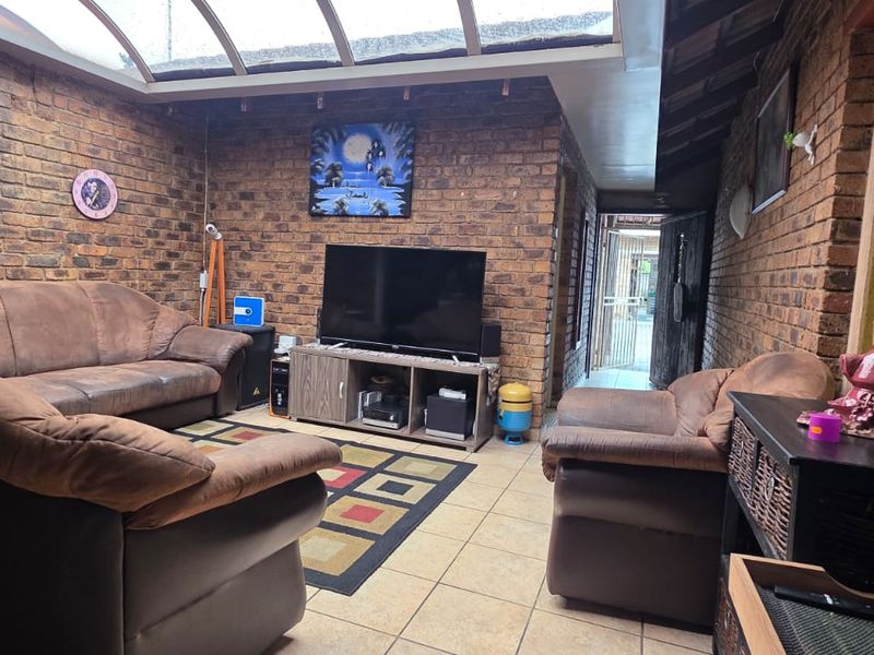 2-bedroom simplex - Photo 3