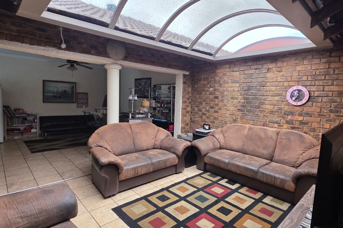 2-bedroom simplex - Photo 2