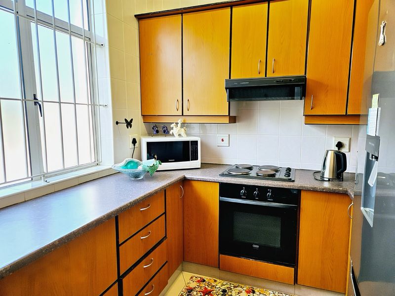 PRICE REDUCED! Move-In Ready 2-Bedroom Apartment with in Secure Glenwood - Photo 2