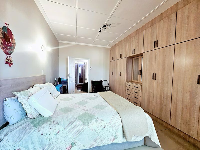 PRICE REDUCED! Move-In Ready 2-Bedroom Apartment with in Secure Glenwood - Photo 7