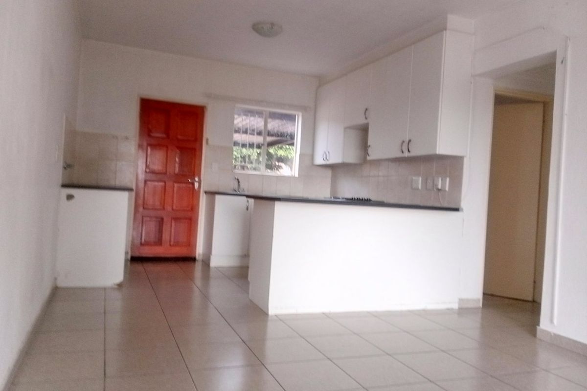 Townhouse for sale in Heuwelsig Estate - Photo 3