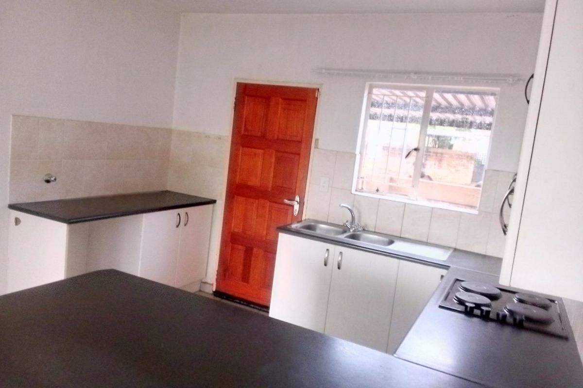 Townhouse for sale in Heuwelsig Estate - Photo 2