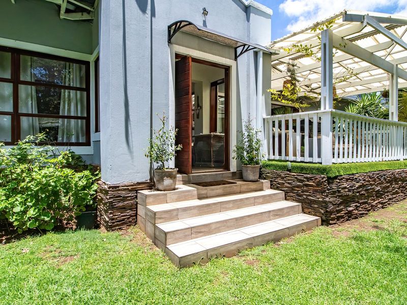 Charming Spacious Home in the heart of Lakeside Village - Photo 2