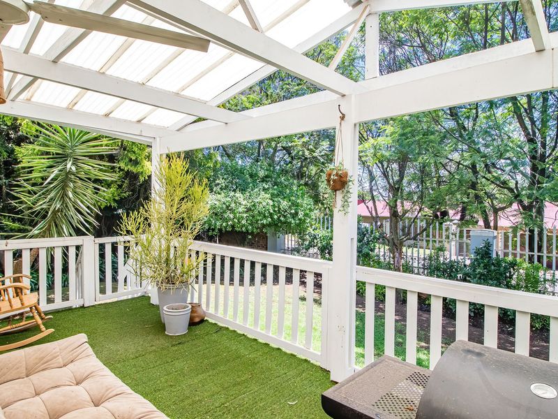 Charming Spacious Home in the heart of Lakeside Village - Photo 3