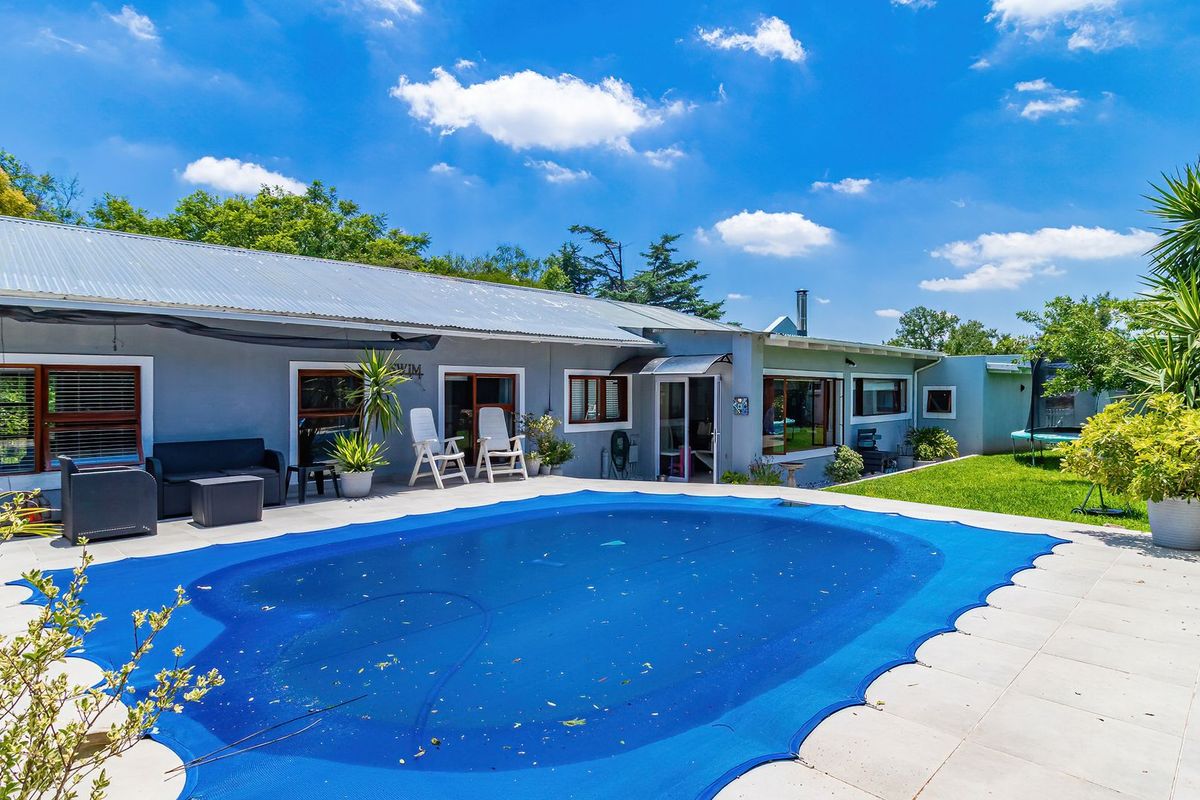 Charming Spacious Home in the heart of Lakeside Village - Photo 4