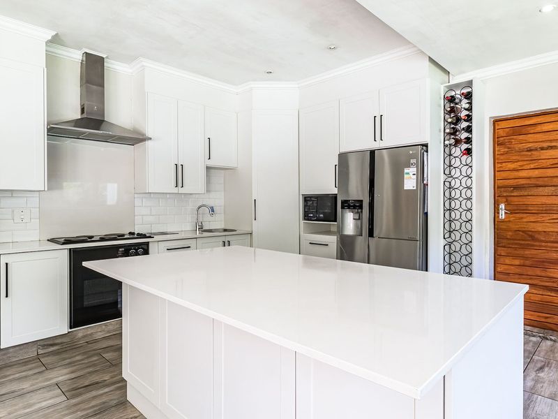 Charming Spacious Home in the heart of Lakeside Village - Photo 10