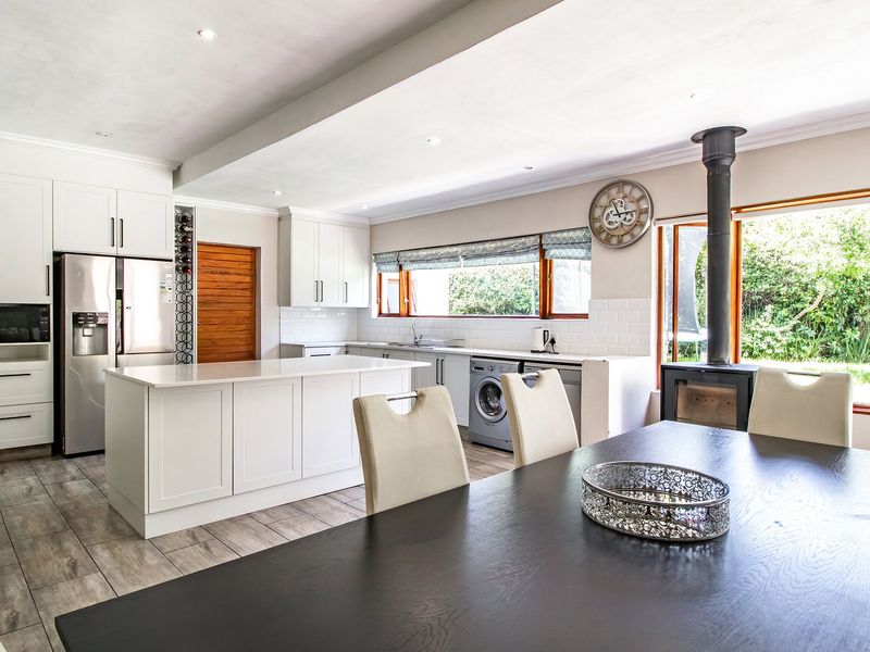 Charming Spacious Home in the heart of Lakeside Village - Photo 8