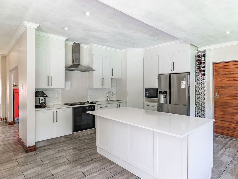 Charming Spacious Home in the heart of Lakeside Village - Photo 7