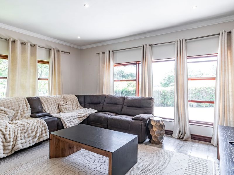 Charming Spacious Home in the heart of Lakeside Village - Photo 6