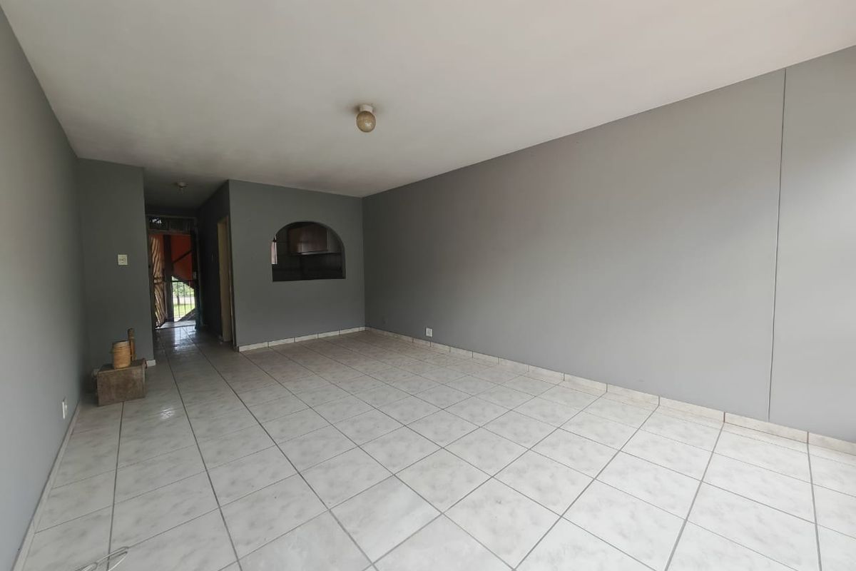 Spacious 2-Bedroom Apartment in Dinwiddie, Germiston - Photo 5
