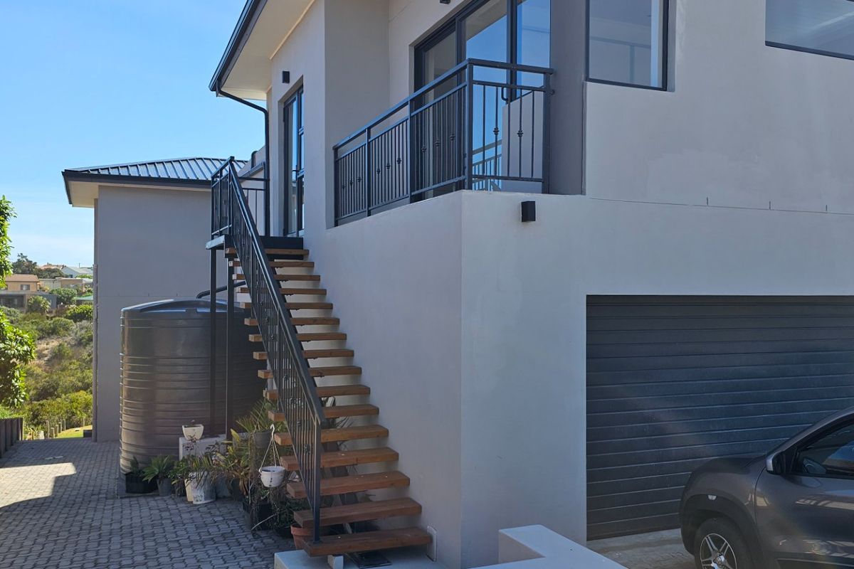 Modern new house in Stilbaai off the Grid - Photo 5