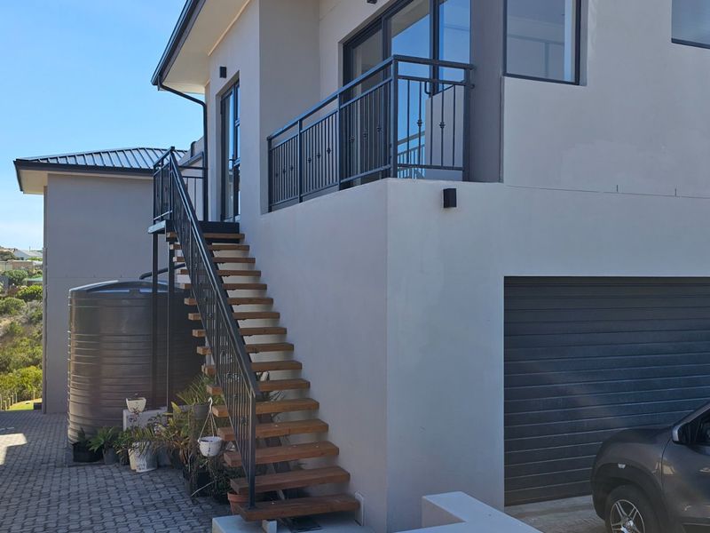 Modern new house in Stilbaai off the Grid - Photo 5