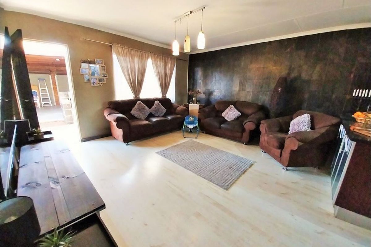 Modern Comfort Meets Practical Living - Photo 2