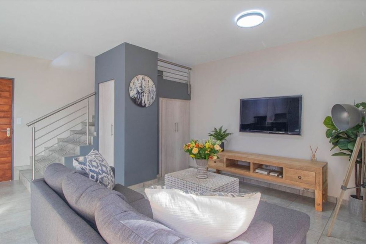 Spacious Family Home with Exceptional Features - Photo 2