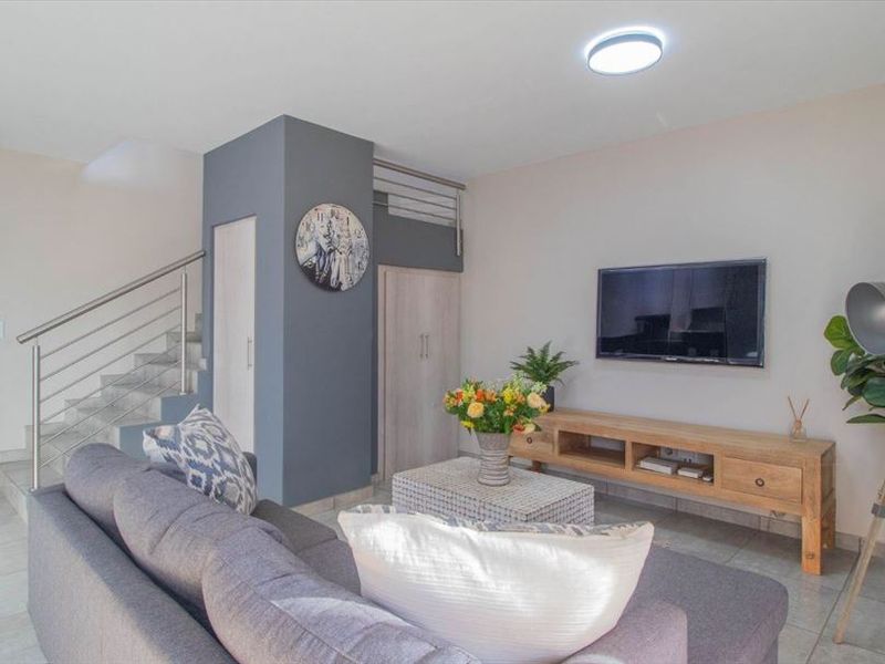 Spacious Family Home with Exceptional Features - Photo 2