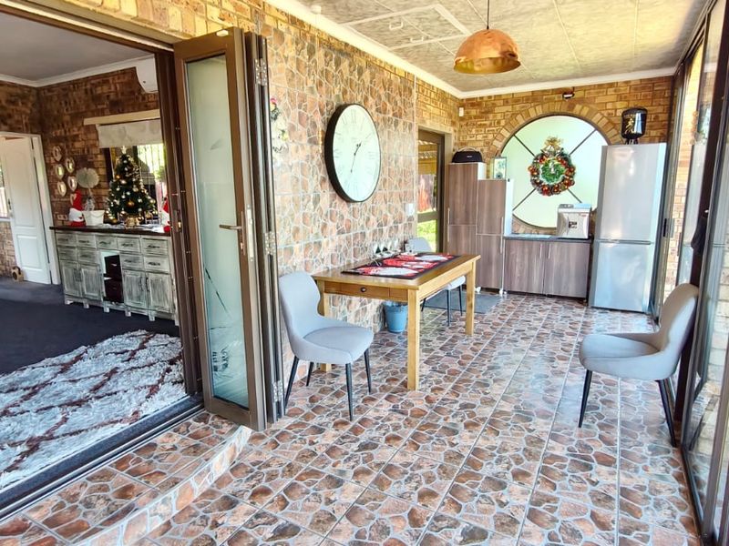 Immaculate Double-Story Home with Exceptional Features and Breathtaking Views - Photo 7